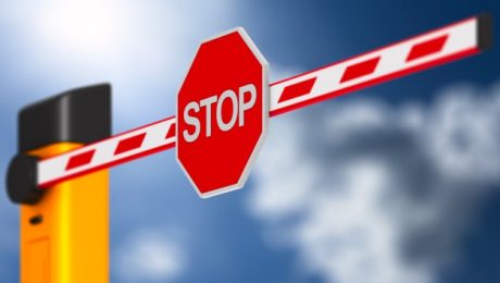 closed-automatic-barrier-white_356060-263 راهبند اتوماتیک